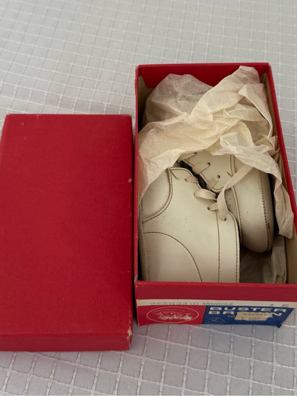 Vintage Buster Brown Snuggle White Leather Bootie Shoes Size 2E with Box